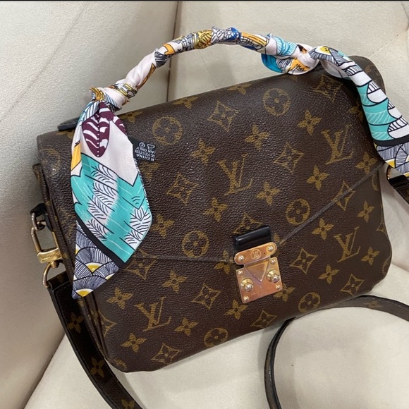 Louis Vuitton Handbags - 🔥DROP🔥 Authentic Louis Vuitton Pochette Metis Monogram Crossbody Bag